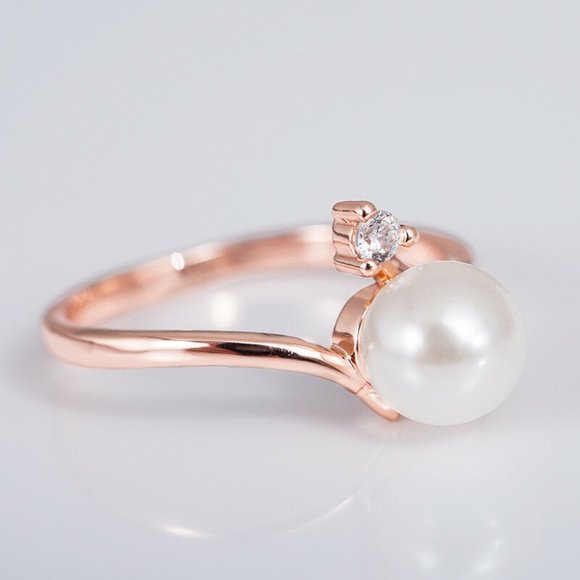Women's Beautiful Rose Gold Pearl Ring - Picture 2 of 4